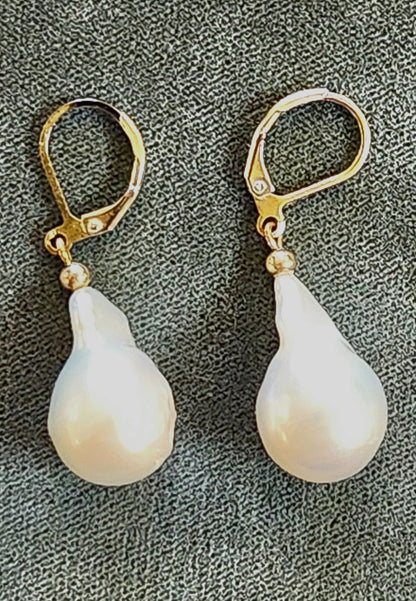 WOMEN'S White Pearl EARRINGS