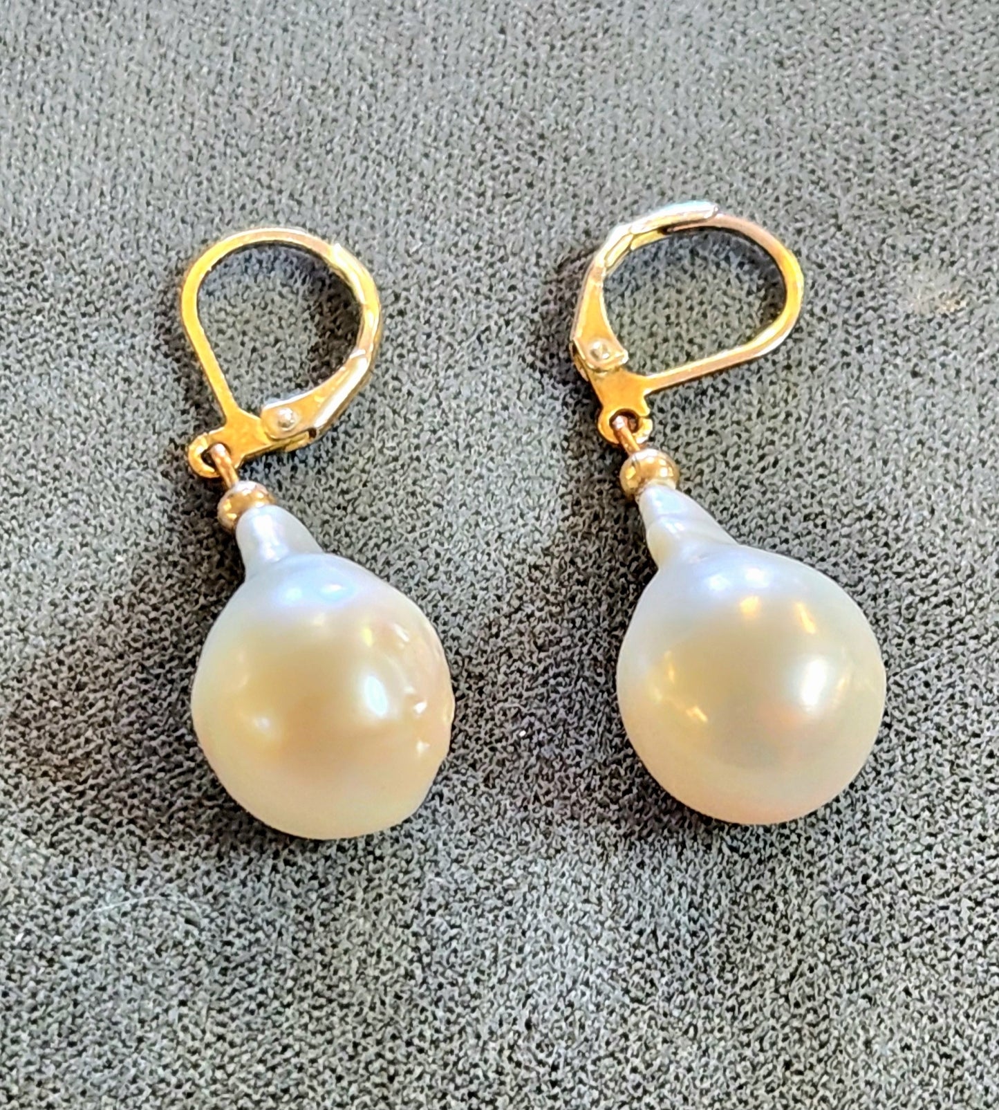 WOMEN'S White Pearl EARRINGS