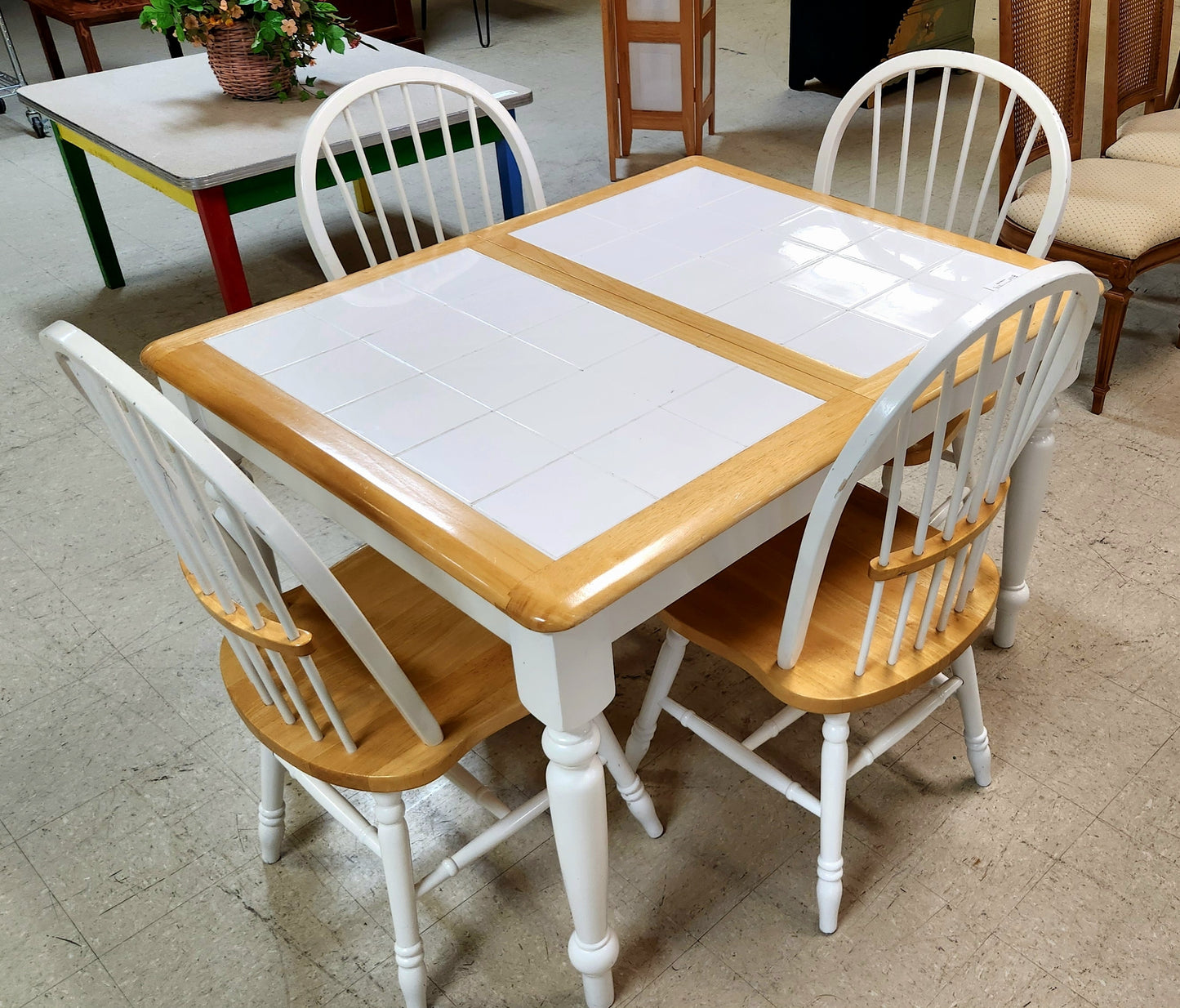 Casual White Oak Tile Dinnette TABLE SET